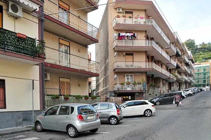 Appartamento quadrilocale in vendita in Via delle Olimpiadi, Aci Catena