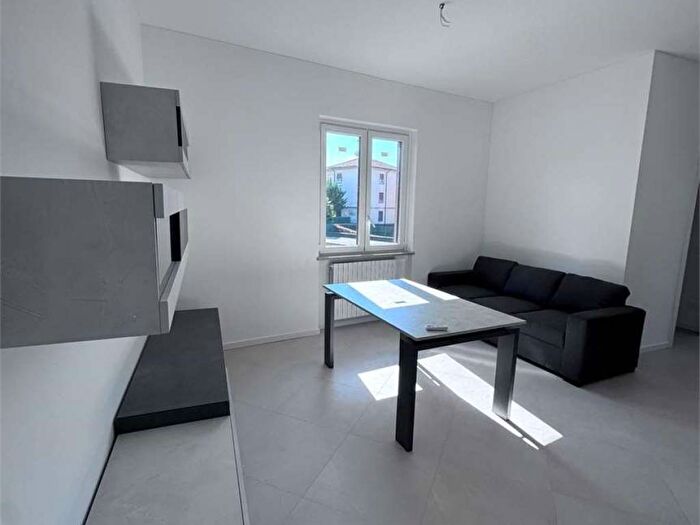 Appartamento trilocale in affitto in via morazzone, Centro, Gazzada Schianno