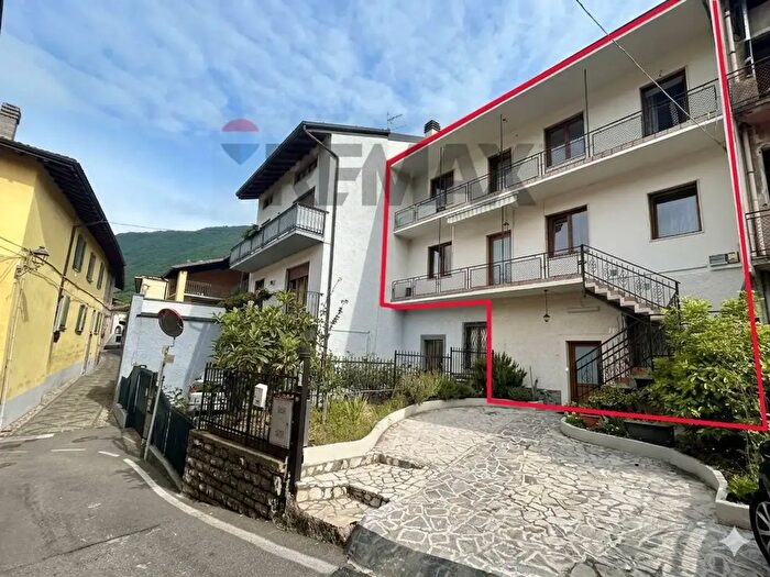 Casa con 5 locali in vendita in Endine Gaiano