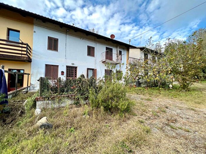 Casa quadrilocale in affitto in Frazione Nevissano, Castelnuovo Don Bosco