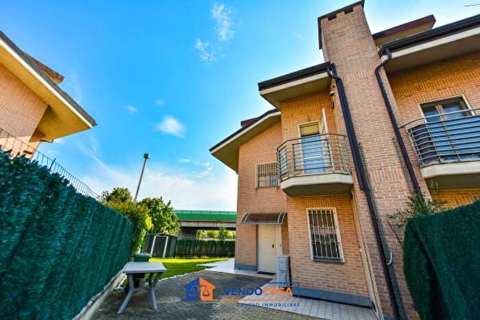 Casa con 6 locali in vendita in Via Giovanni Boccaccio, Nichelino