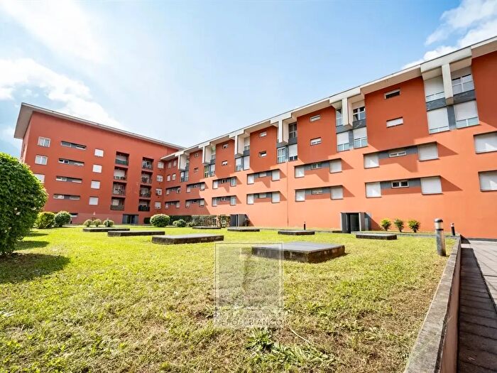 Appartamento trilocale in vendita in Viale Montegrappa, Lecco