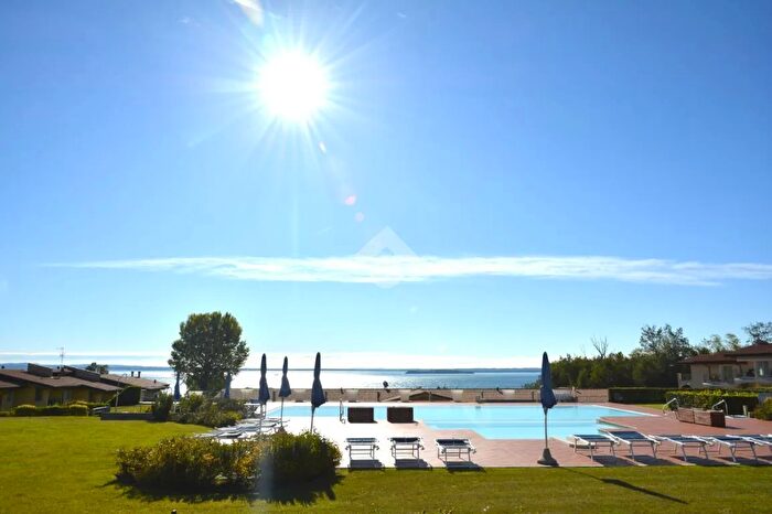 Appartamento trilocale in vendita in Piazzale Porto Dusano, Manerba Del Garda