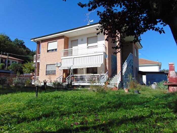 Casa con 6 locali in vendita in Vicolo Giuseppe Garibaldi, Incisa Scapaccino