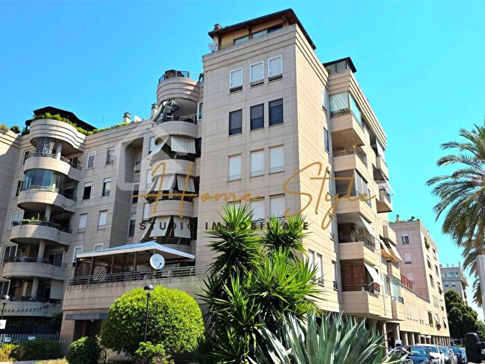 Appartamento trilocale in vendita in Via degli Astri, Torrino, Roma