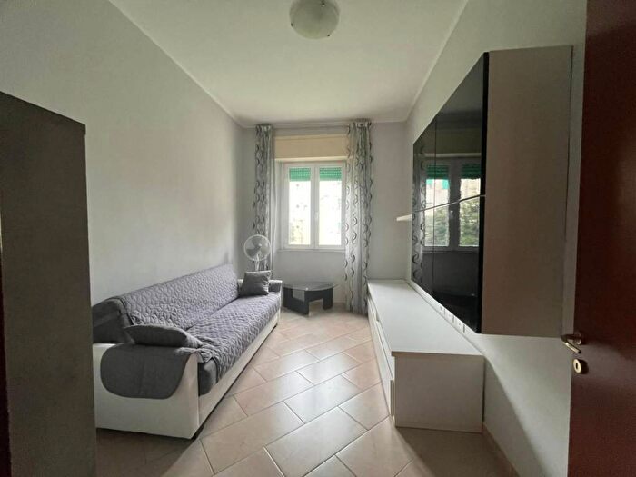 Appartamento trilocale in affitto in Via Luigi Ademollo, Ospedale Stazione, Livorno