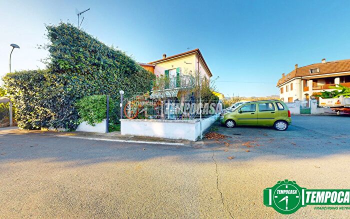 Casa con 6 locali in vendita in Via Nitto De Rossi, Bistagno