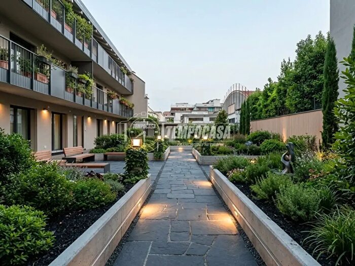 Appartamento trilocale in vendita in Via Teocrito, Milano