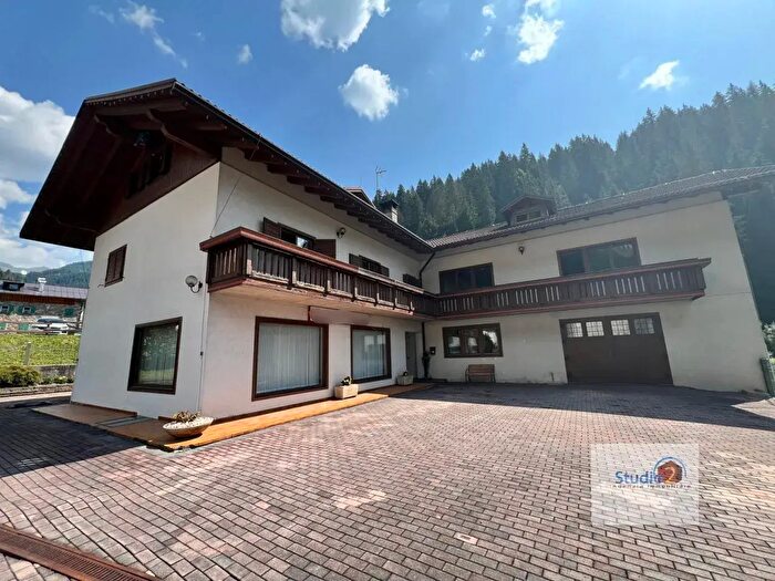 Casa con 7 locali in vendita in Via Caduti di Cima Vallona, Comelico Superiore