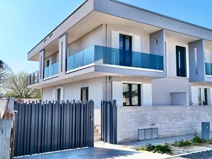 Casa quadrilocale in vendita in Via Vittorio Emanuele, Parete