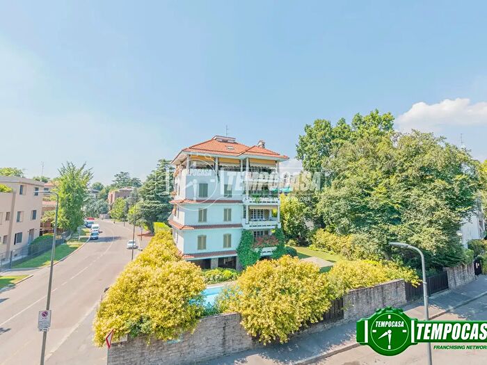 Appartamento trilocale in vendita in Milano
