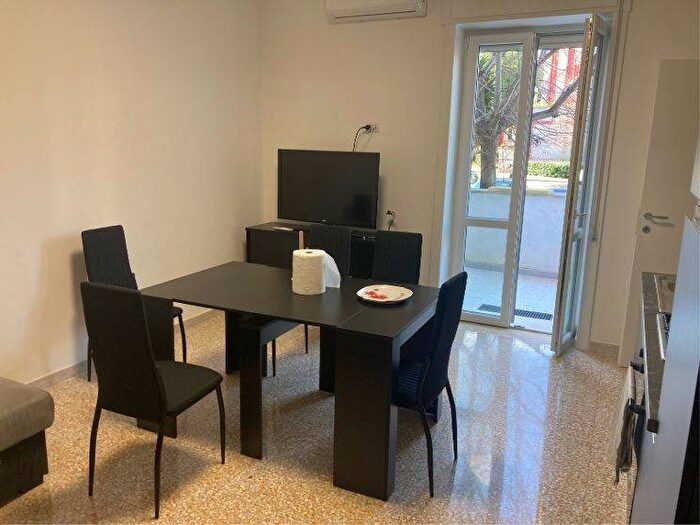 Appartamento con 5 locali in affitto in Via Baldassarre Papadia, Pranzo, Lecce