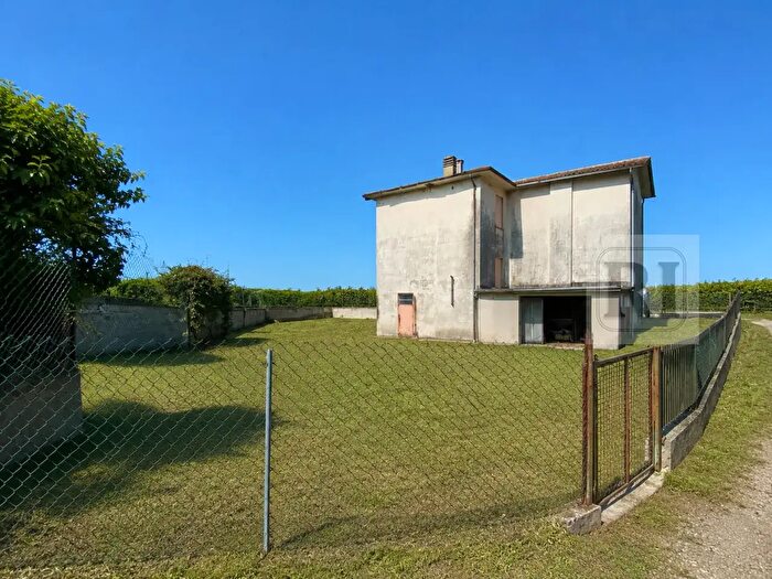 Casa quadrilocale in vendita in Grisignano Di Zocco