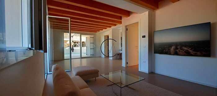 Appartamento con 7 locali in vendita in Treviso