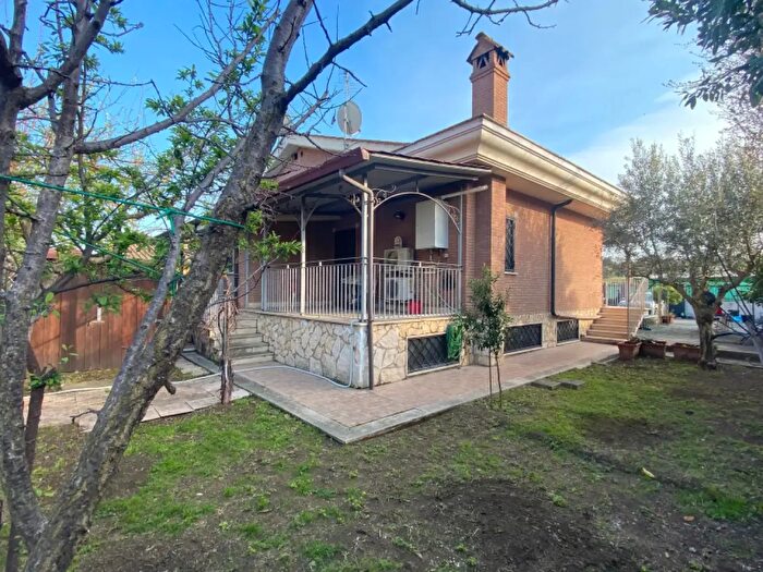 Casa in vendita in Via Tocco da Casauria, Roma