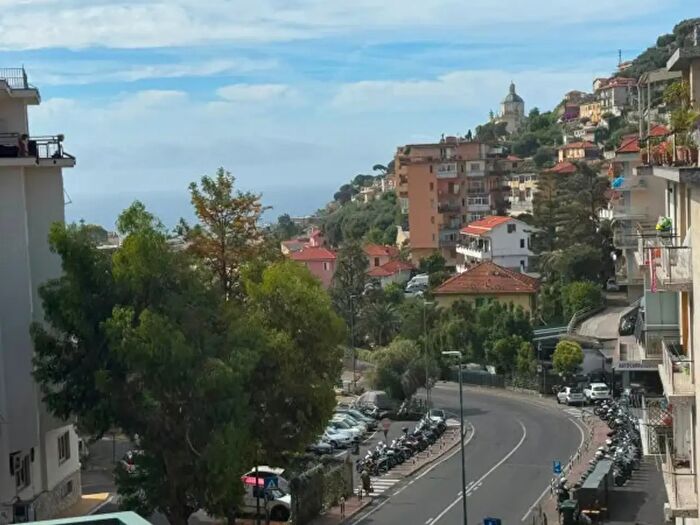Appartamento trilocale in vendita in Via Dante Alighieri, Sanremo