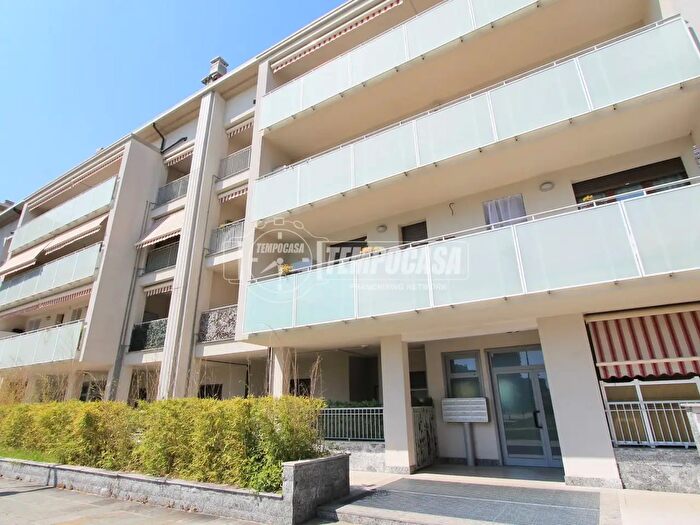 Appartamento trilocale in vendita in Via Umberto Giordano, Cologno Monzese