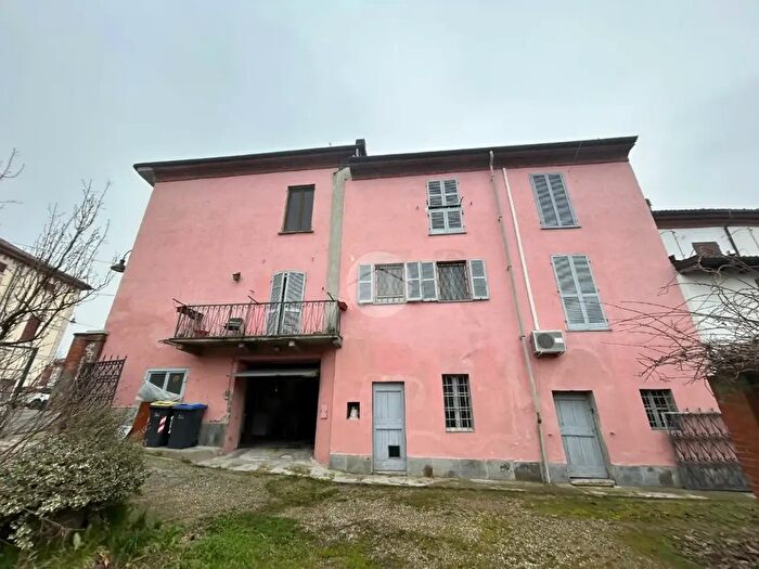 Casa con 12 locali in vendita in Piazza Umberto I, Pietra Marazzi