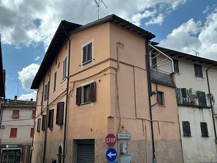 Appartamento trilocale in vendita in Via Boccaccio, Panicale
