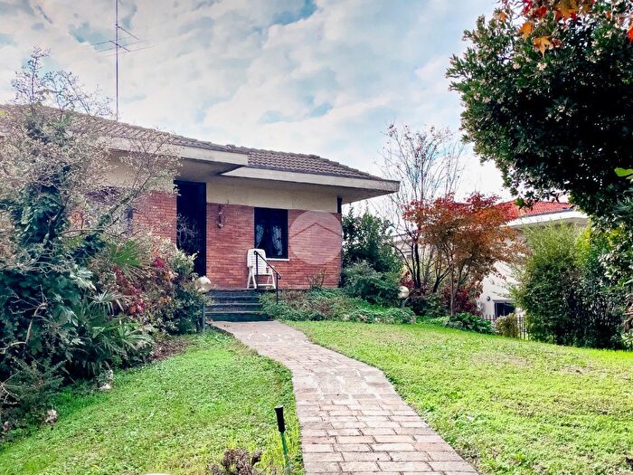 Casa trilocale in vendita in Via Milano, Chiari