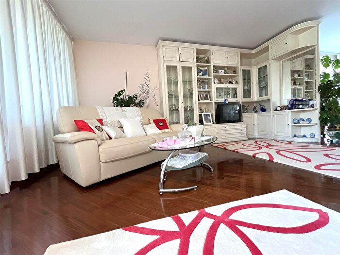 Casa con 8 locali in vendita in Cerreto Guidi