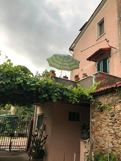 Casa quadrilocale in vendita in Seravezza