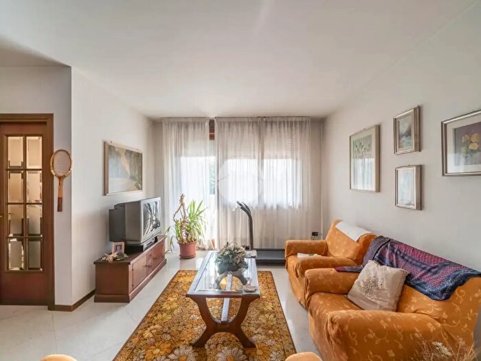 Appartamento trilocale in vendita in Via Giorgio De Chirico, Parma