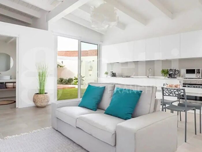 Casa trilocale in affitto in Via Tharros, Cabras