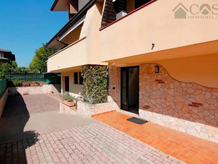 Casa con 5 locali in vendita in Via Rodolfi, Costabissara