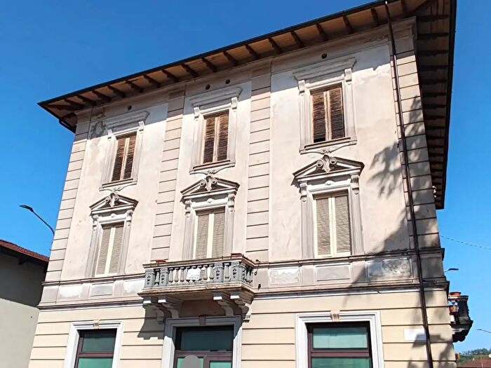 Appartamento con 10 locali in vendita in Barga