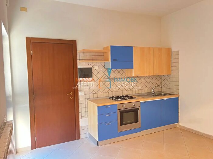 Appartamento trilocale in vendita in Viale Giacomo Puccini, Massa