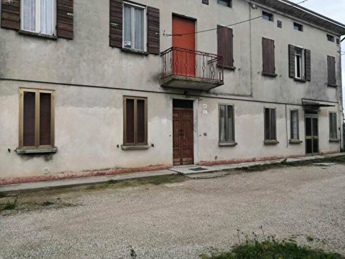 Casa con 6 locali in vendita in Strada Argine Zara, San Benedetto Po