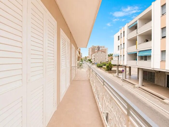Appartamento trilocale in vendita in Via I Nievo, Giulianova
