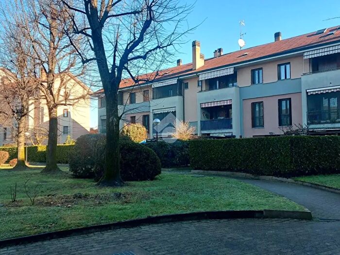 Appartamento trilocale in vendita in Via Ciniselli, Settimo Milanese