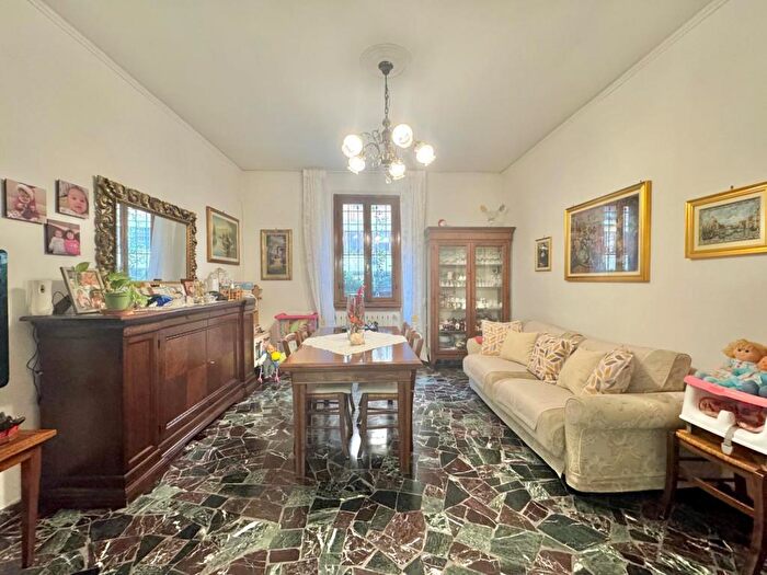 Appartamento con 5 locali in vendita in Via Arnolfo, Firenze