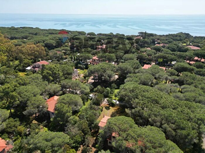 Casa con 5 locali in vendita in Comunione La Saia, Pula