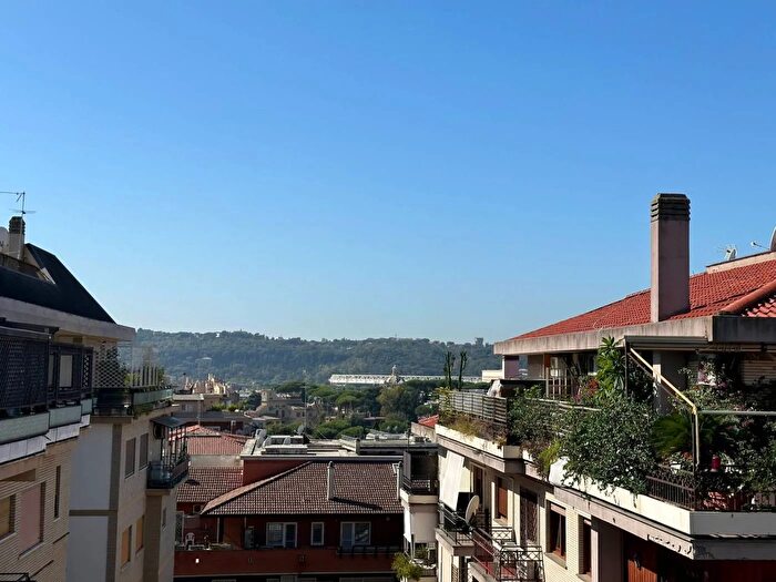 Appartamento quadrilocale in vendita in Via Calvi dellUmbria, Roma