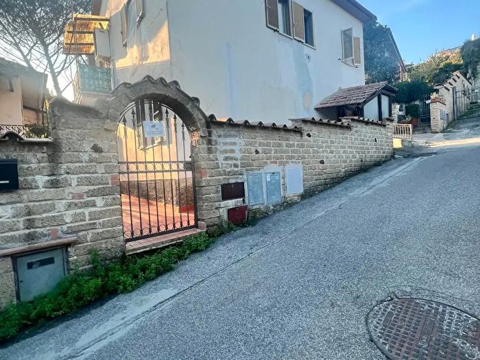 Appartamento con 6 locali in vendita in Sacrofano