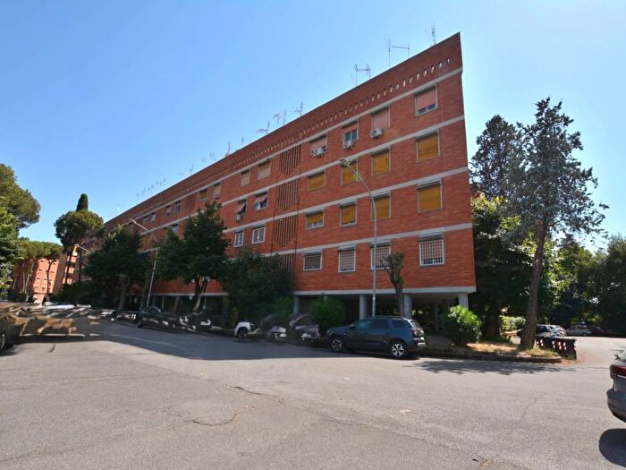 Appartamento trilocale in affitto in Via Giuseppe Felici, Torrino, Roma