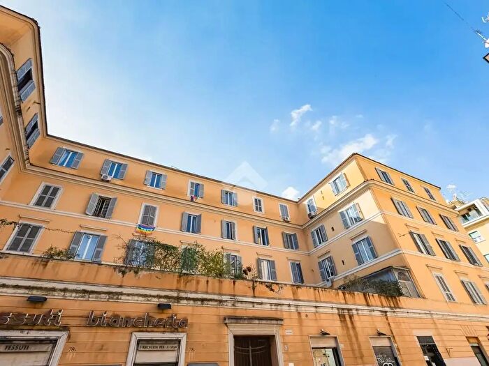 Appartamento bilocale in vendita in Via Luca della Robbia, Roma