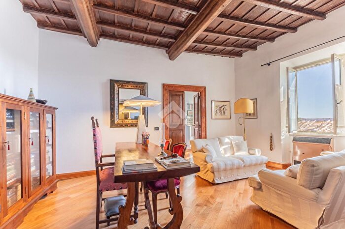 Appartamento con 6 locali in vendita in Via degli Anguillara, Capranica