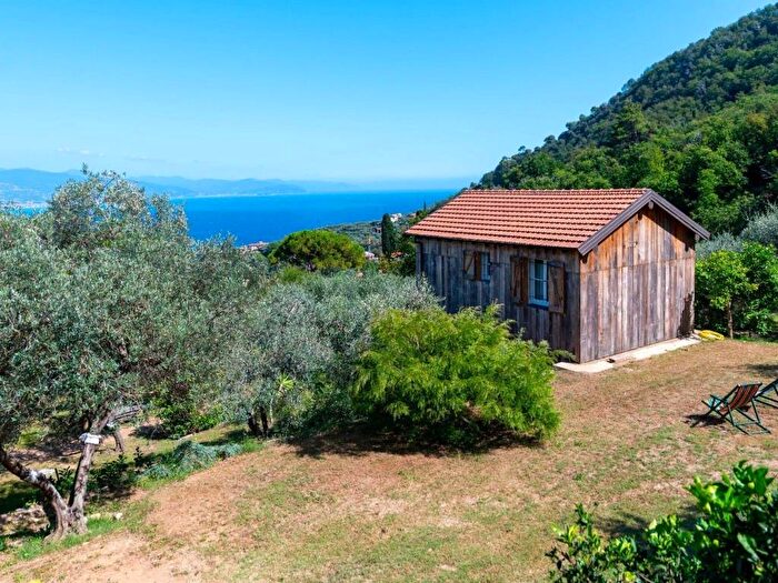 Casa quadrilocale in affitto in Via Giovanni Pino, Santa Margherita Ligure