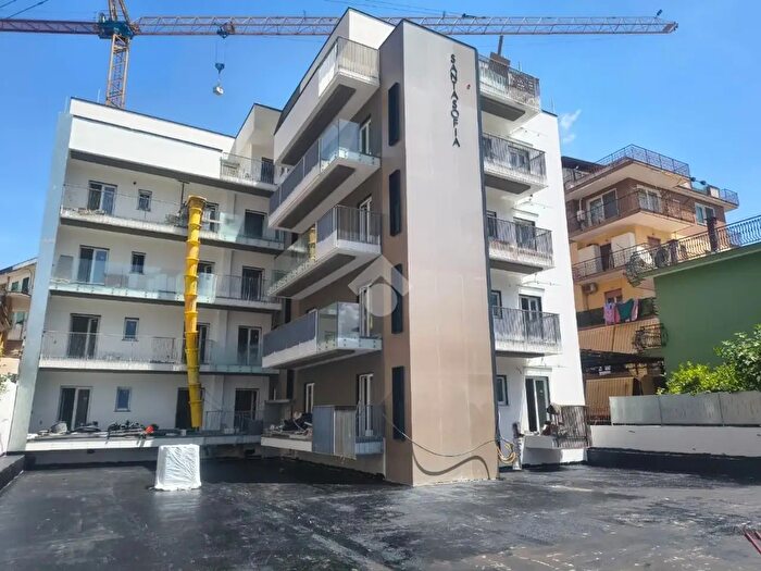Appartamento trilocale in vendita in Via Vincenzo Semola, Pomigliano D'Arco