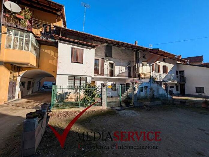 Casa con 6 locali in vendita in Via Fratelli Baralotto, Vignolo