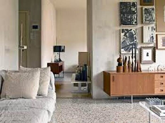 Appartamento quadrilocale in vendita in Viale Monte San Michele, Reggio Emilia