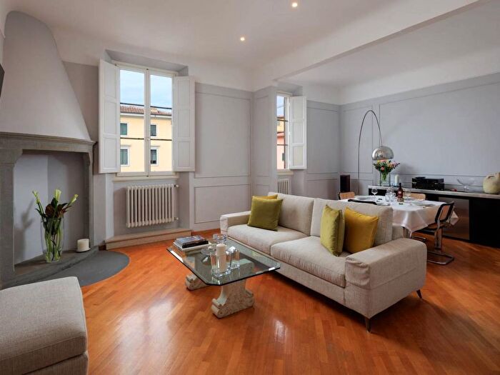 Appartamento con 6 locali in affitto in Lungarno Diaz, Signoria Uffizi, Firenze