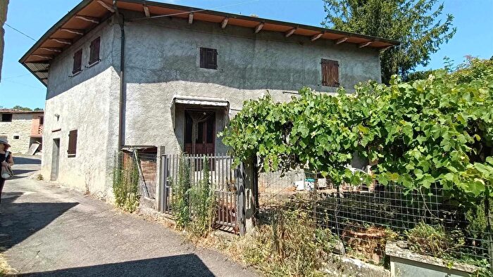 Casa con 7 locali in vendita in Località Lastra Camugnano, Camugnano