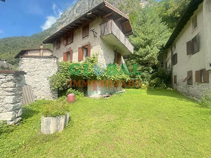 Casa con 5 locali in vendita in Viale Trento, Grigno