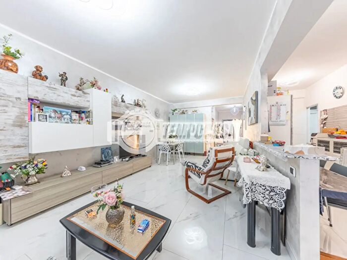 Appartamento quadrilocale in vendita in Via Vestricio Spurinna, Roma