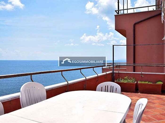 Casa con 6 locali in affitto in Via della Costa snc, Pineta, Arenzano